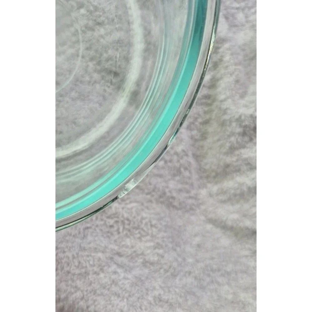 Pyrex 4 Cup Mixing Container Bowl 6 1/2 Inches Across 7201R Made In USA